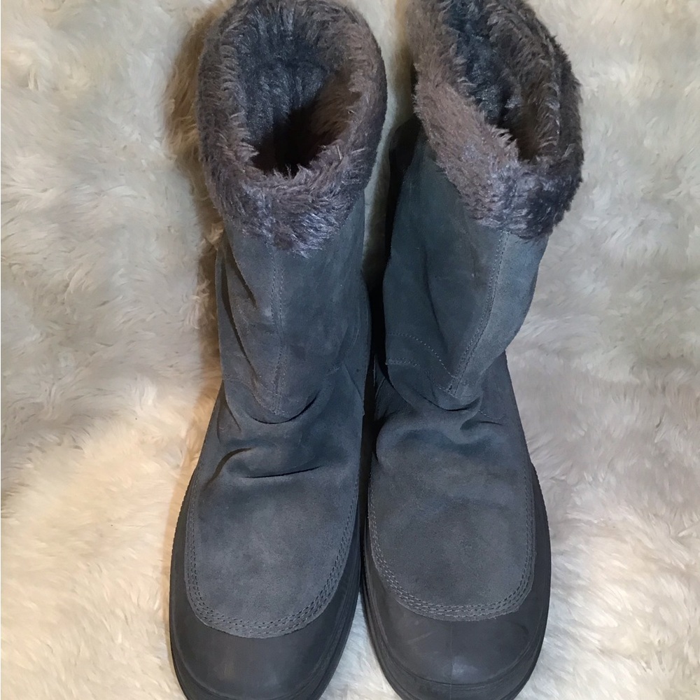 Nike gray Aegina leather water resistant boots size 10